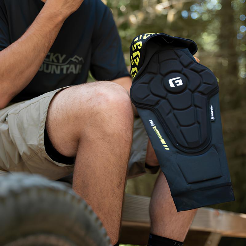 G-FORM Pro Rugged 2 Knee Guards Black/Black-Pit Crew Cycles